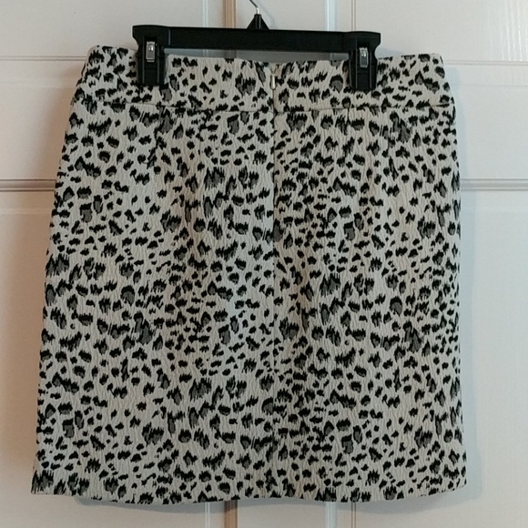 Ann Taylor LOFT snow leopard skirt petite - Picture 2 of 5